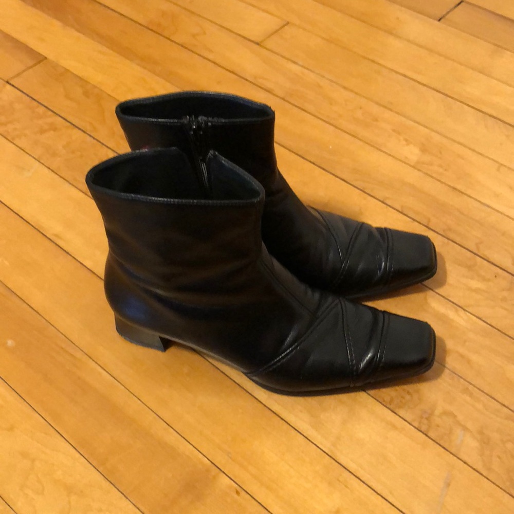Lightly worn Paul green black boots